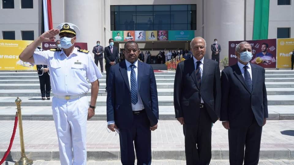 صورة مميزة: الأمين العام لجامعة الدول أحمد أبو الغيط يشهد على توقيع إتفاقية على هذا المرسوم