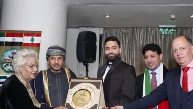 صورة توضيحية - حسين فنيش مكرّماً في مؤتمر السلام في القاهرة