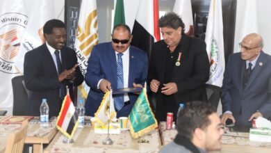 صورة توضيحية - د.بسام فرشوخ رئيس الاتحاد العربي لتمنية الصادرات والصناعات الجلدية بالملتقى الاقتصادي بجامعة الدول يقوم بإنجاز صناعي إقتصادي في القاهرة