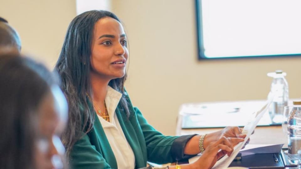 سيدة الأعمال Asia Ibrahim اقتصادية البنك الدولي يتوقّع نمواً ايجابياً للإقتصاد السوداني للعام 2023