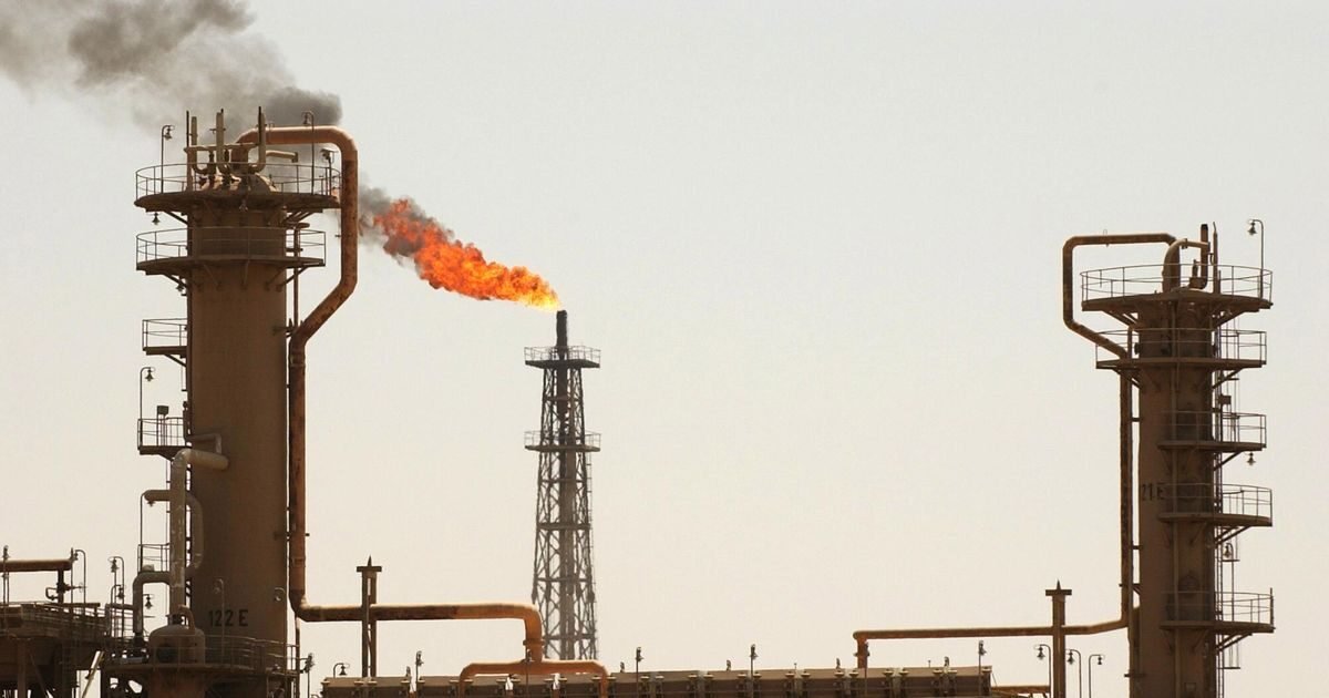 ترامب يعلن اتفاقاً يمنح واشنطن أغلبية على 65 مليار برميل من نفط فنزويلا