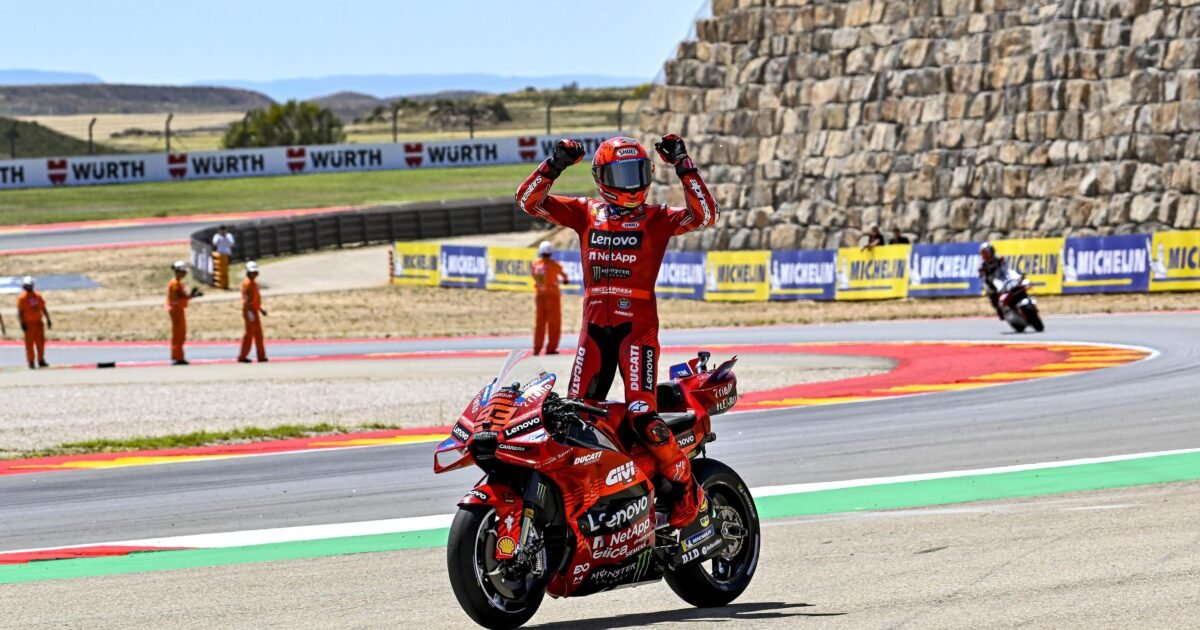 مارك ماركيز يكتسح أراغون ويشعل سباق MotoGP: فوز ثالث توالياً يقلص الفارق مع مارتن إلى 19 نقطة