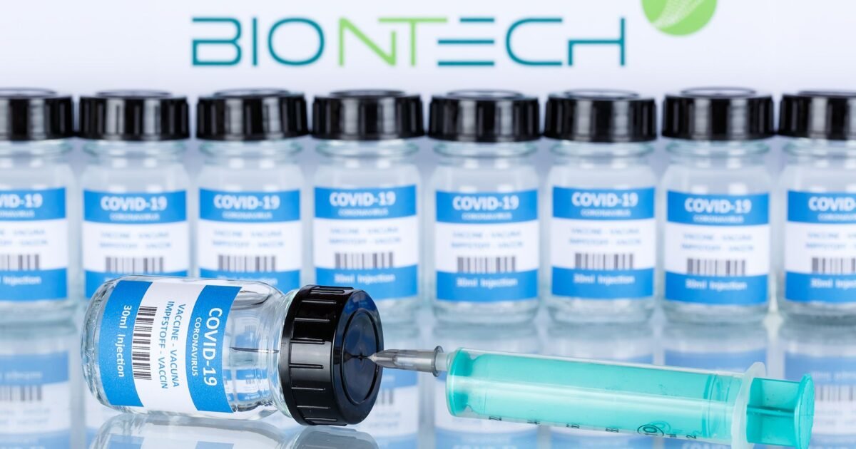 صورة مميزة: FDA توافق على لقاحات كوفيد المحدثة لموسم 2026-2027