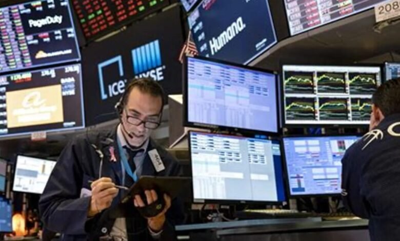 الأسواق العالمية تتباين بين صعود تكنولوجيا وهواجس النفط والفائدة