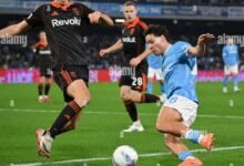 كومو يفاجئ نابولي ويهزمه 2-1 في ملعب مارادونا