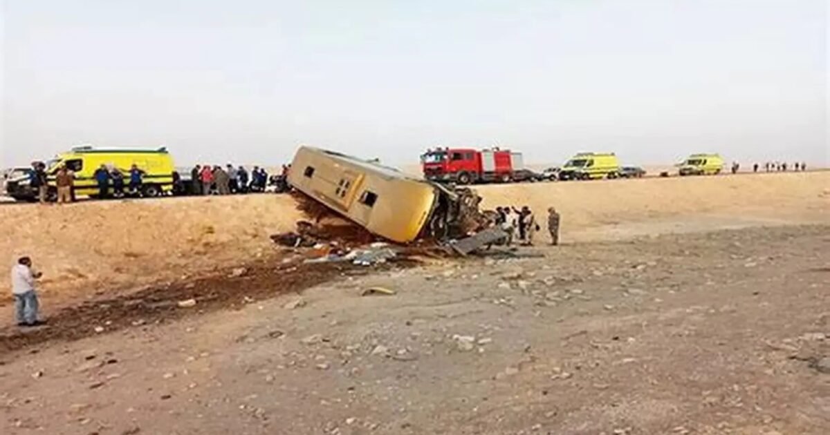 21 قتيلاً في حادث حافلة على طريق دهب–نويبع بجنوب سيناء