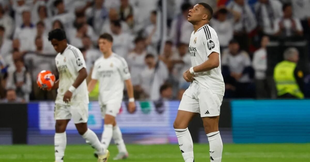 زلزال في الأولمبيكو.. ريال مدريد يقلب الطاولة على روما في 7 دقائق ويخطف انتصاراً تاريخياً برباعية قاتلة - صورة مميزة زلزال في الأولمبيكو.. ريال مدريد يقلب الطاولة على روما في 7 دقائق ويخطف انتصاراً تاريخياً برباعية قاتلة