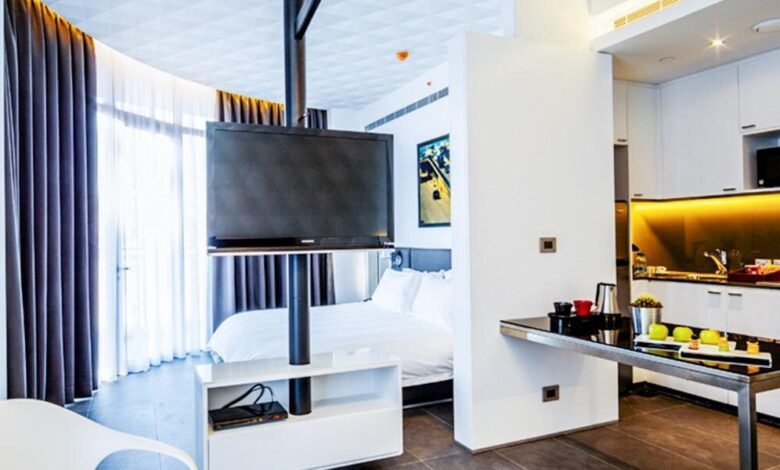 Smallville Hotel A Charming view and Distinctive Services