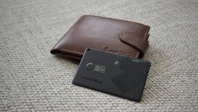 ابحث عن محفظتك المفقودة باستخدام جهاز iPhone ال بك باستخدام بطاقة SwitchBot Wallet Finder