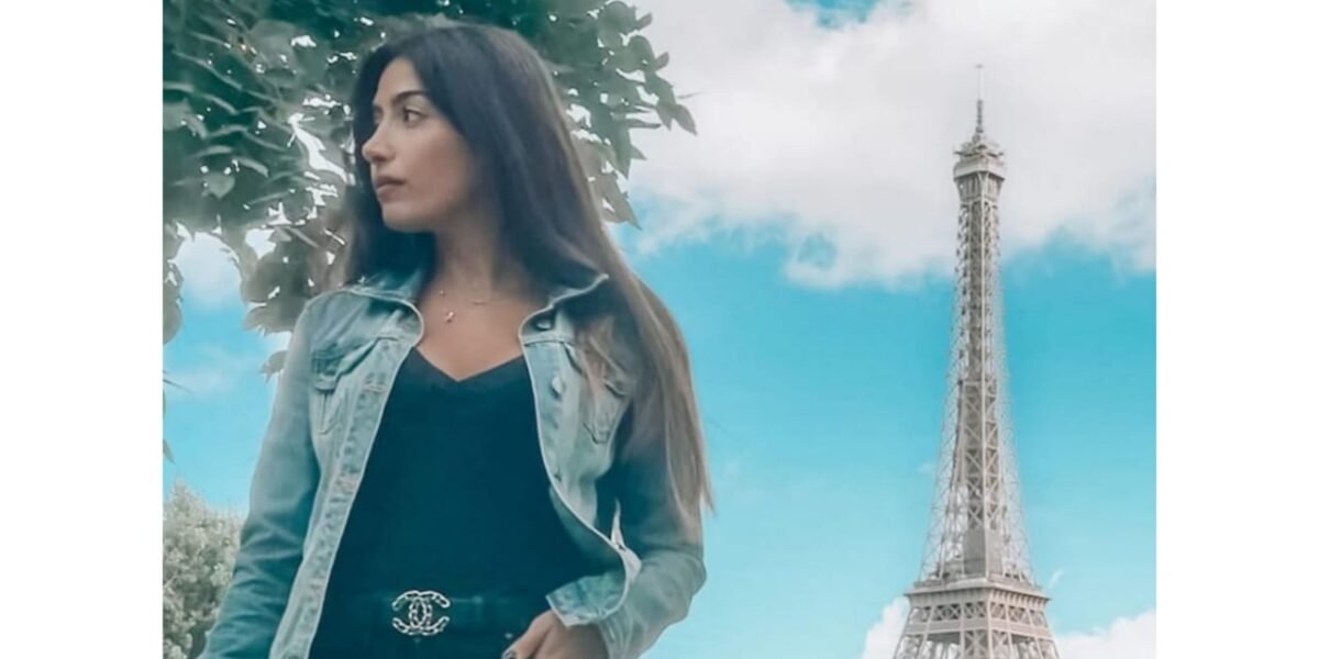 عارضة الازياء Elsa Boulos في العاصمة الفرنسية باريس