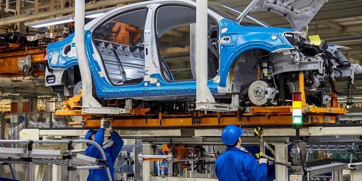 صورة مميزة: عوائد الشركات الصناعية الكبرى في الصين تعود للنمو خلال 8 أشهر من 2025