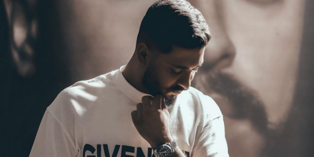 مهند زعيتر و نجاح في أغنية شو بدي عد بذلات