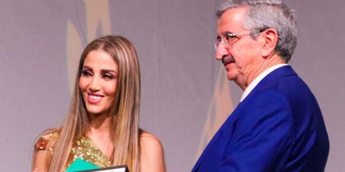 ميريام عطالله تكرم في الجزائر